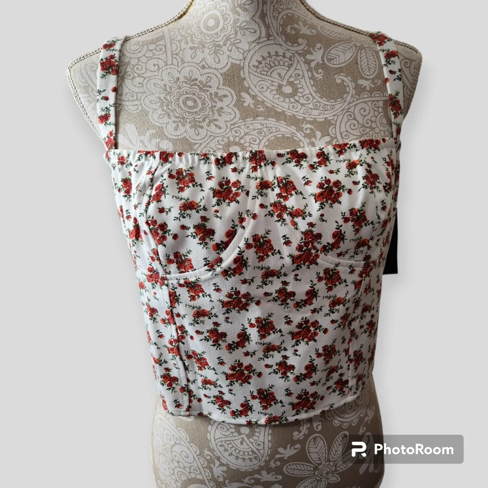 Danielle Bernstein Summer White/Red Floral Crop Top size 10 - Picture 9 of 9